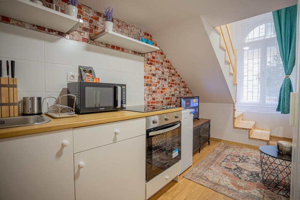 Cosy Gallery Flat In Akacfa St. ブダペスト エクステリア 写真