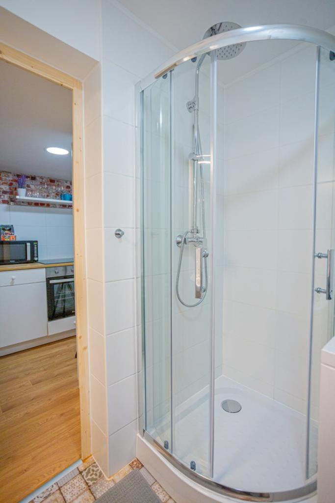 Cosy Gallery Flat In Akacfa St. ブダペスト エクステリア 写真